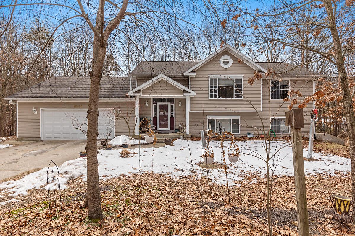 10628 Blue Spruce Dr NE, Rockford, MI 49341 | Zillow