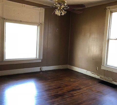 3rd image of 81 Woodford Ave