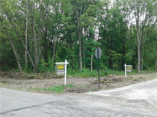 Woodruff Dr, Sheffield Lake, OH 44054