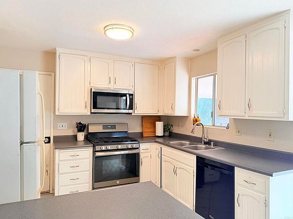 4th image of 9449 Prospect Ave