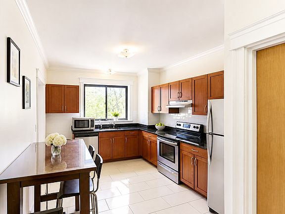4th image of 25-27 Glenville Ave #5
