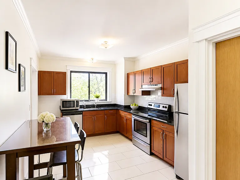 25-27 Glenville Ave #5 — Photo 4