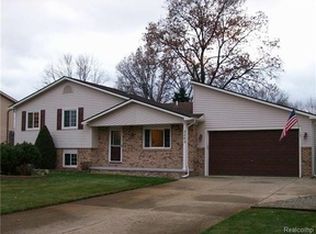 3263 Green Oak Dr, Commerce Township, MI