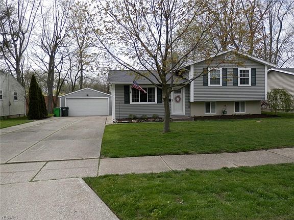3rd image of 327 Crestview Dr