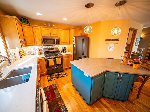 2nd image of 2516 Superior Ln NW