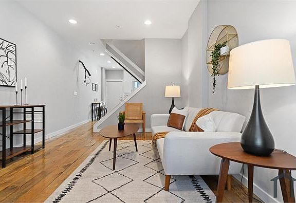 5th image of 2208 Coral St