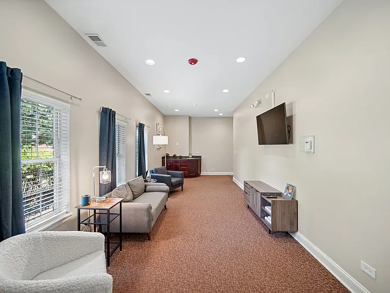 Waterford Place Apartments — Photo 22