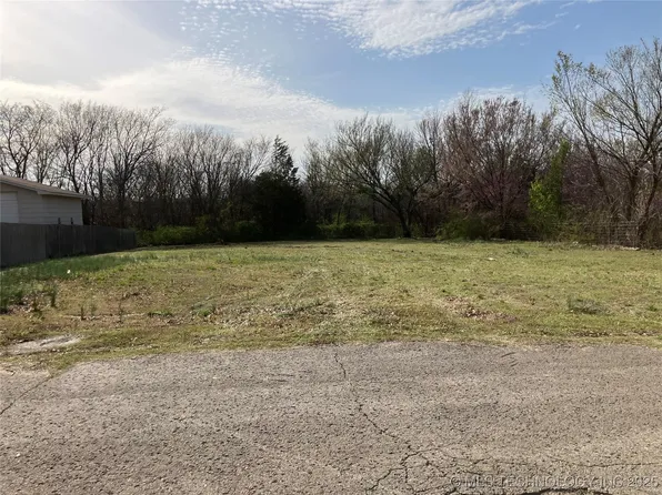 1009 Lakeland St, Checotah, OK 74426