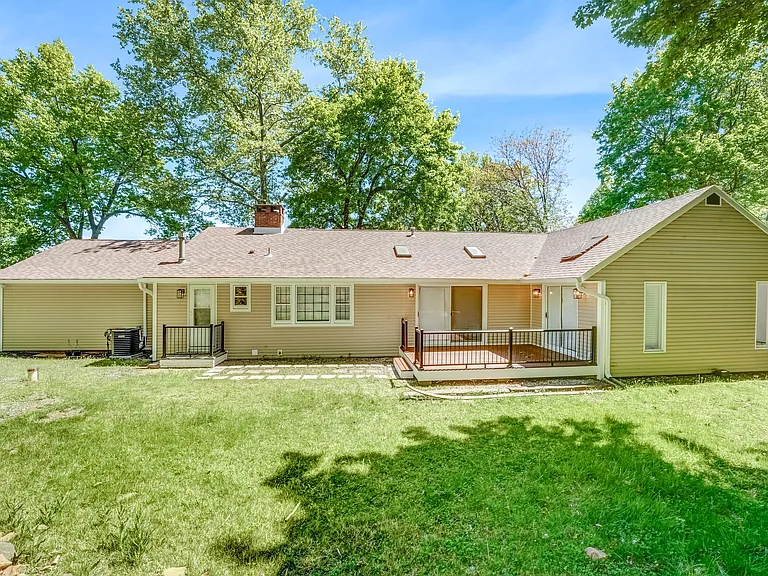 306 Warrenville Rd — Photo 40