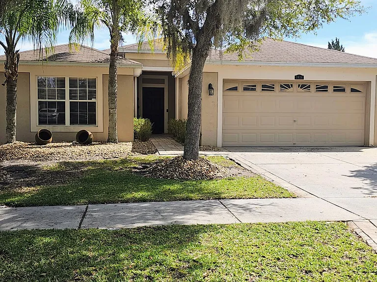 3926 Constantine Loop — Photo 9