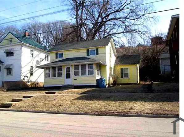 808 3rd St #1, Savanna, IL 61074