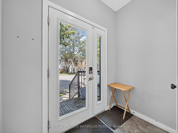5th image of 519 Duke St W