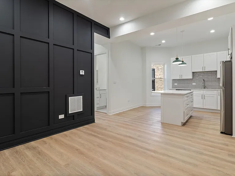2520 N Mozart St #2R — Photo 3
