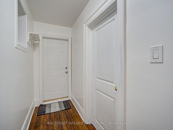 5th image of 11 Glenora Ave