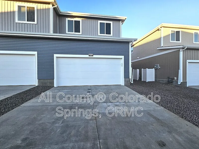 3 bed, 2.5 bath, 1448 sqft, $2,250 — Photo 2