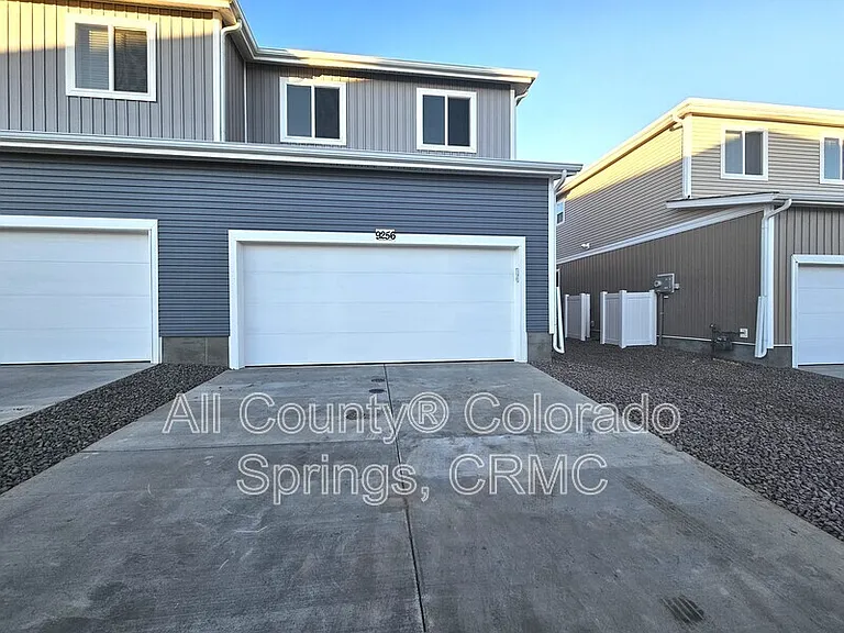 9256 Lytle Grv — Photo 2