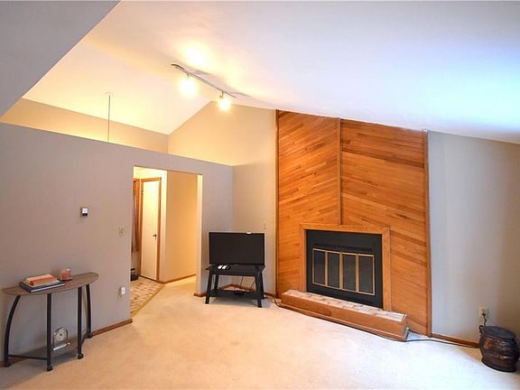5th image of 3188 Amesbury Dr