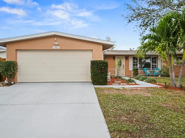 1202 Yacht Club Blvd, Indian Harbour Beach, FL 32937