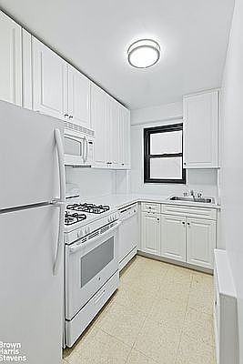 5th image of 200 E 15th St APT 16