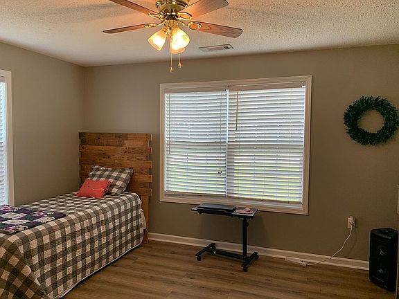 3rd image of 248 Hunington Cir