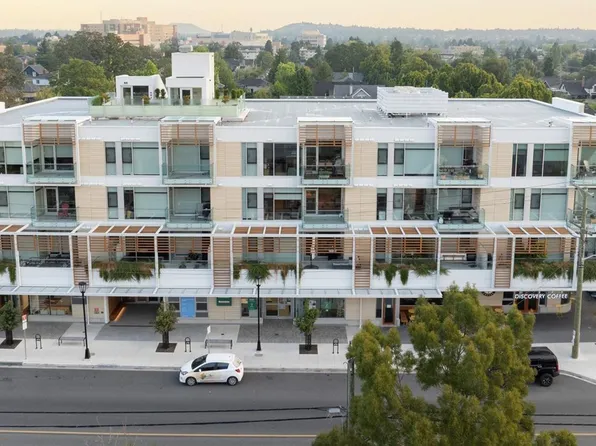 1916 Oak Bay Ave #301, Victoria, BC V8R 0B1