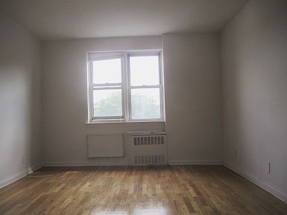 2nd image of 682 McLean Ave #00