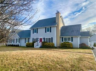 34 Mill Rd, Remsenburg, NY 11960