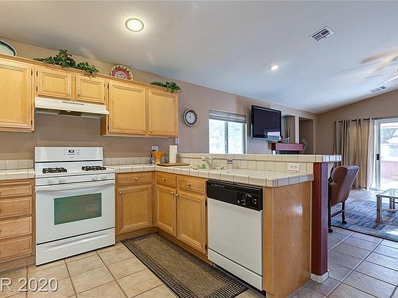 4th image of 3159 Castle Canyon Ave