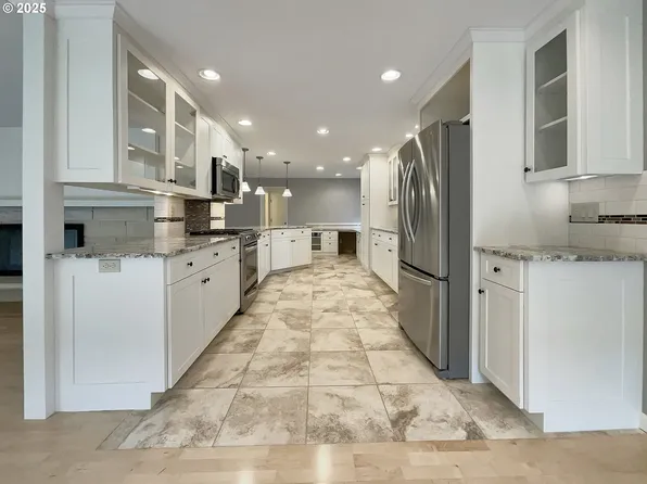 1690 Woodland Ter, Lake Oswego, OR 97034