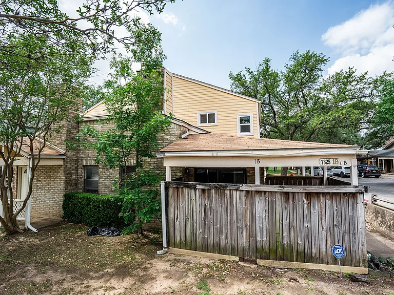 7825 Beauregard Cir — Photo 3