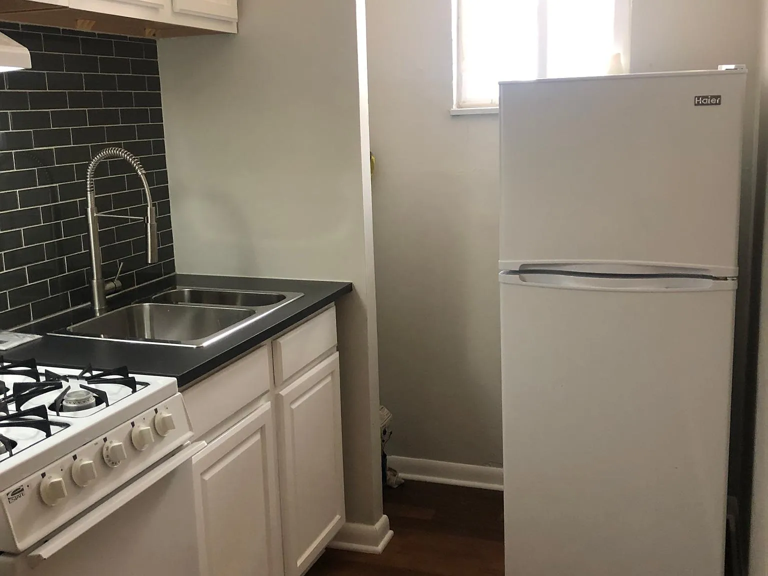 Studio, 450 sqft, $640 — Photo 2