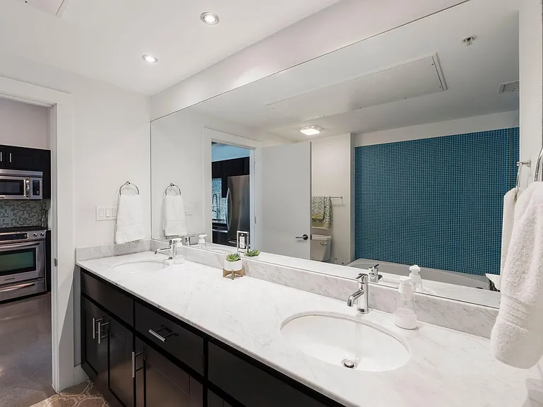 2205 N Lamar Blvd #321 — Photo 32