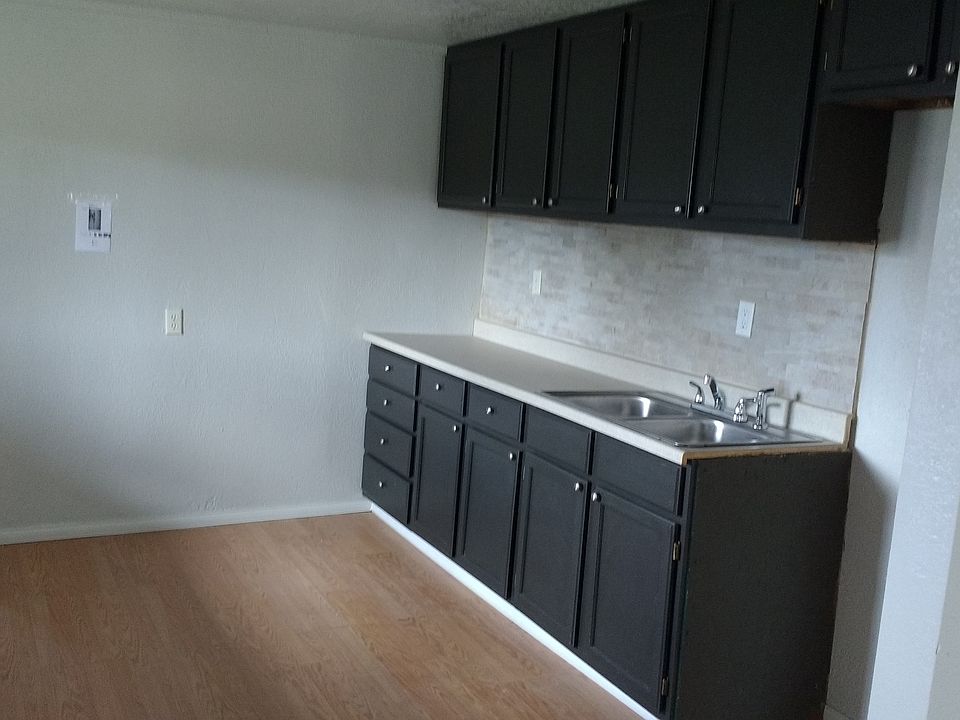 2nd image of 213 N 3rd St