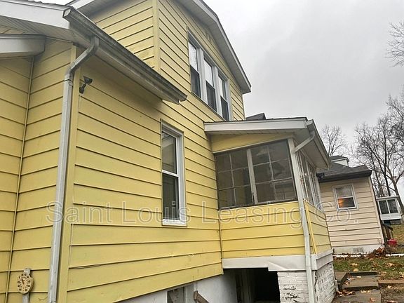 3rd image of 3823 Saint Anns Ln