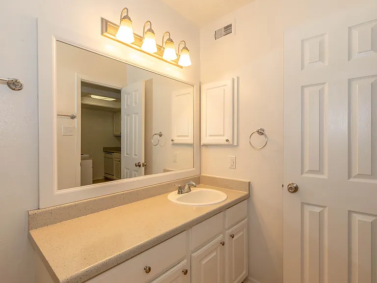Winding Creek Apartments — Photo 44