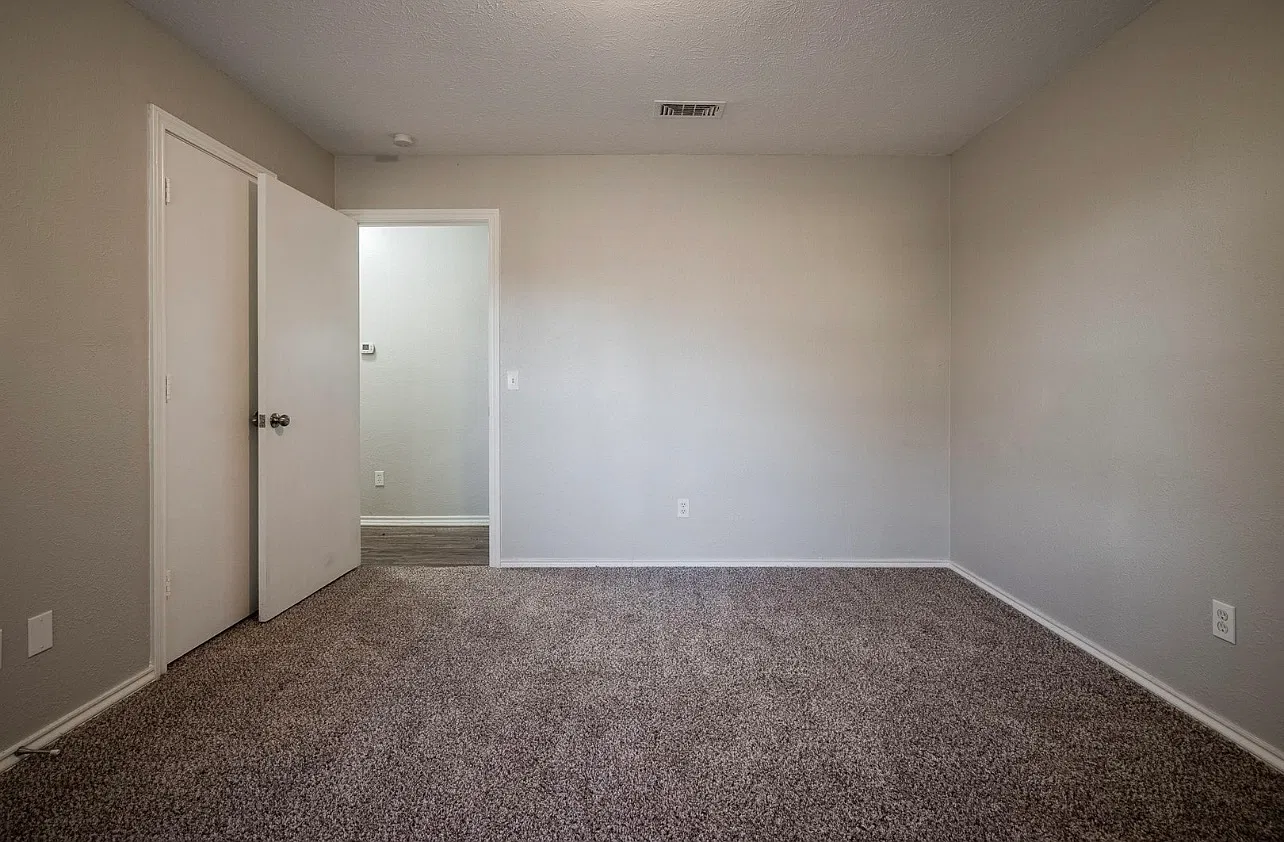 4 bed, 2114 sqft, $800 — Photo 1