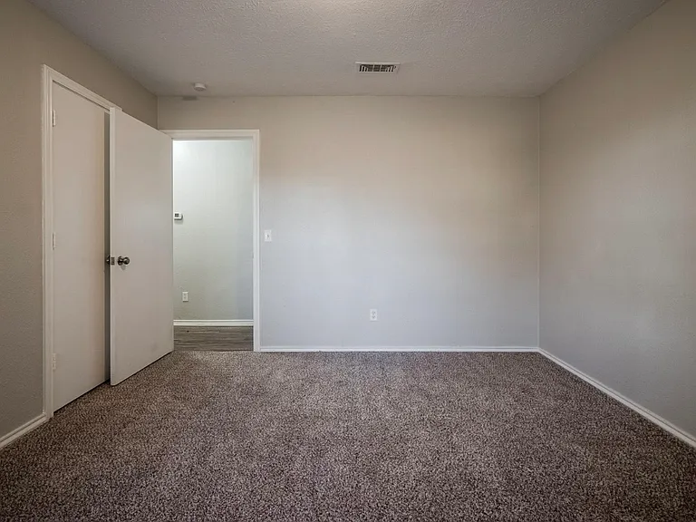 2108 Northcrest Dr — Photo 1
