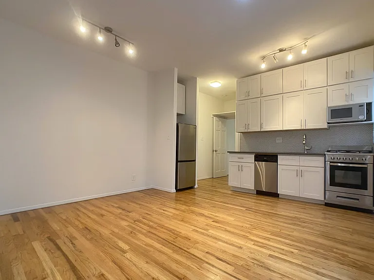 338 E 92nd St #23 — Photo 2