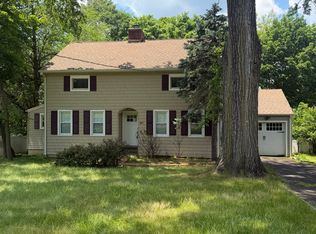 324 E Cedar St, Livingston, NJ 07039