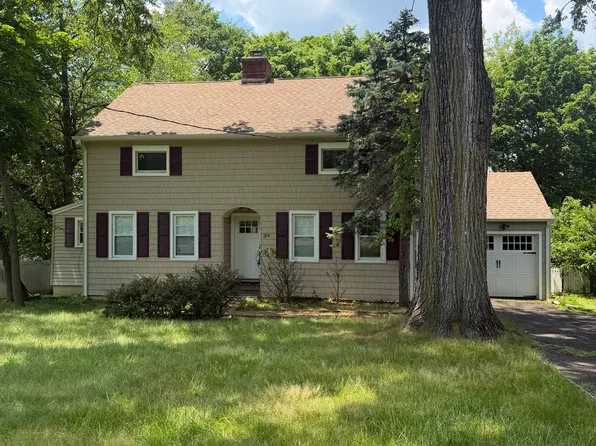 324 E Cedar St, Livingston, NJ 07039