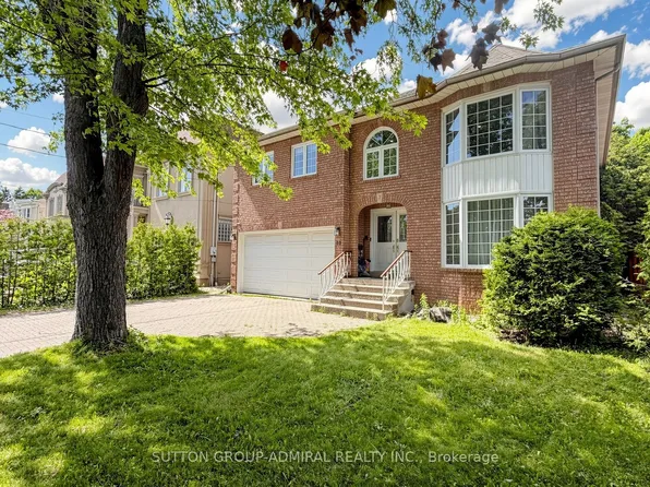 32 Northwood Dr, Toronto, ON M2M 2J8