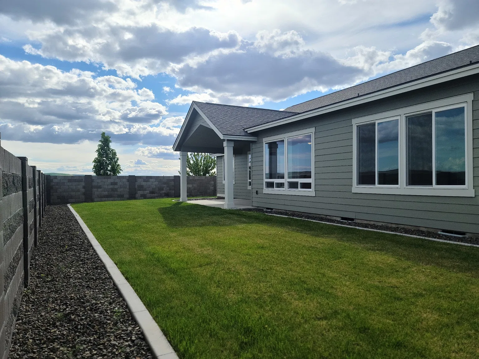 4 bed, 2411 sqft, $3,850 — Photo 3