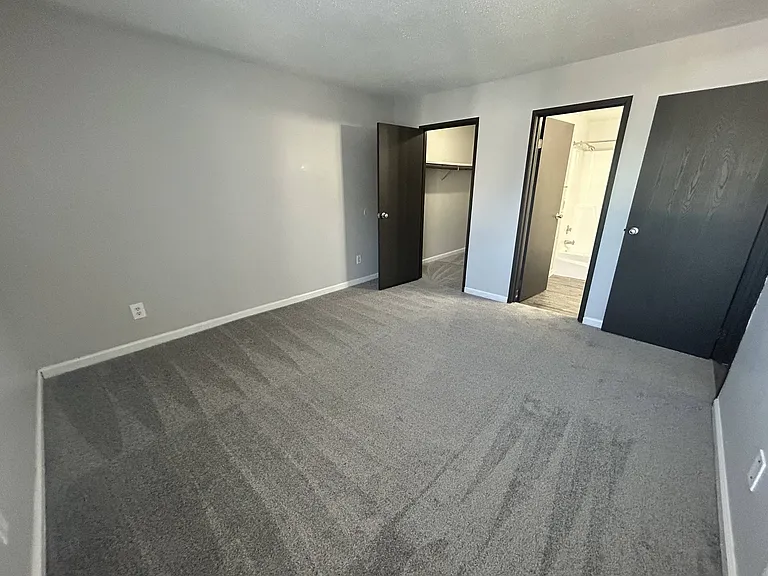 Secor Flats — Photo 69
