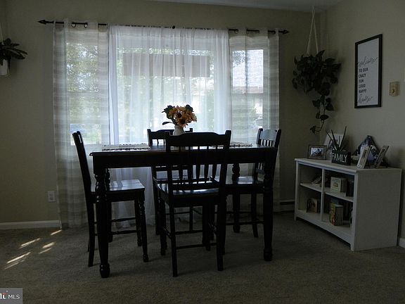 3rd image of 14878 Robinhood Cir