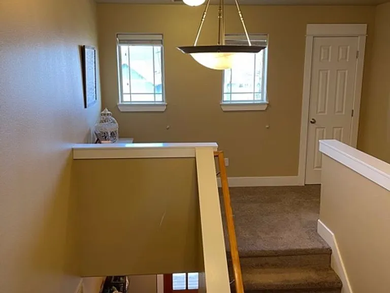 1675 NW Hemlock Ave — Photo 16