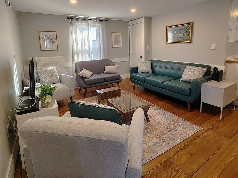 257 Vaughan St #2 — Photo 2