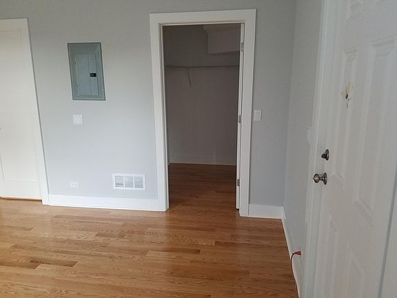 5th image of 1859 W Dickens Ave #4F