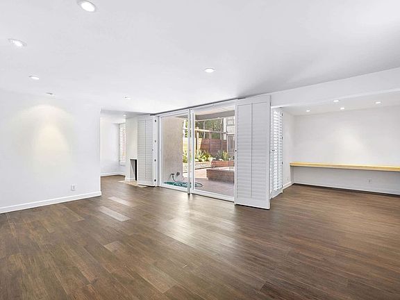 3rd image of 403 N Oakhurst Dr APT 105