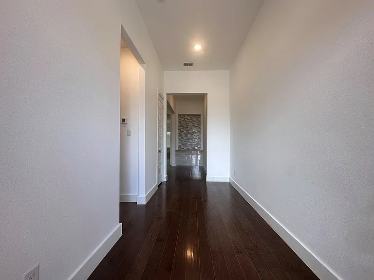 2609 Chevy Chase Dr — Photo 5