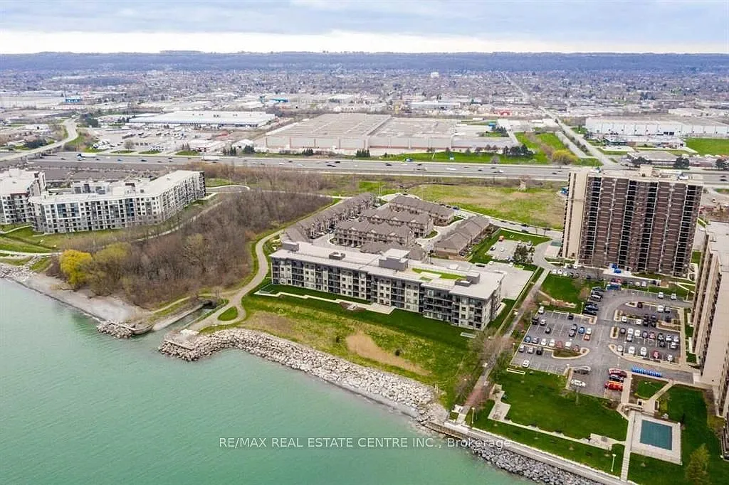 3 bed, $2,550 — Photo 2